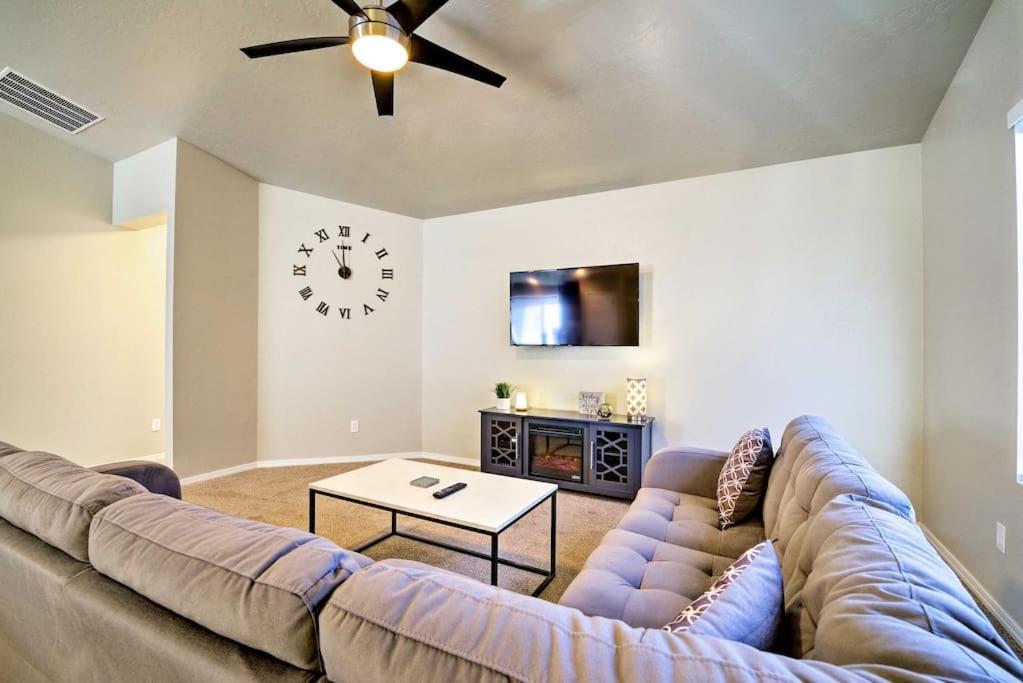 Family Friendly Playroom Garage คาล์ดเวล ภายนอก รูปภาพ