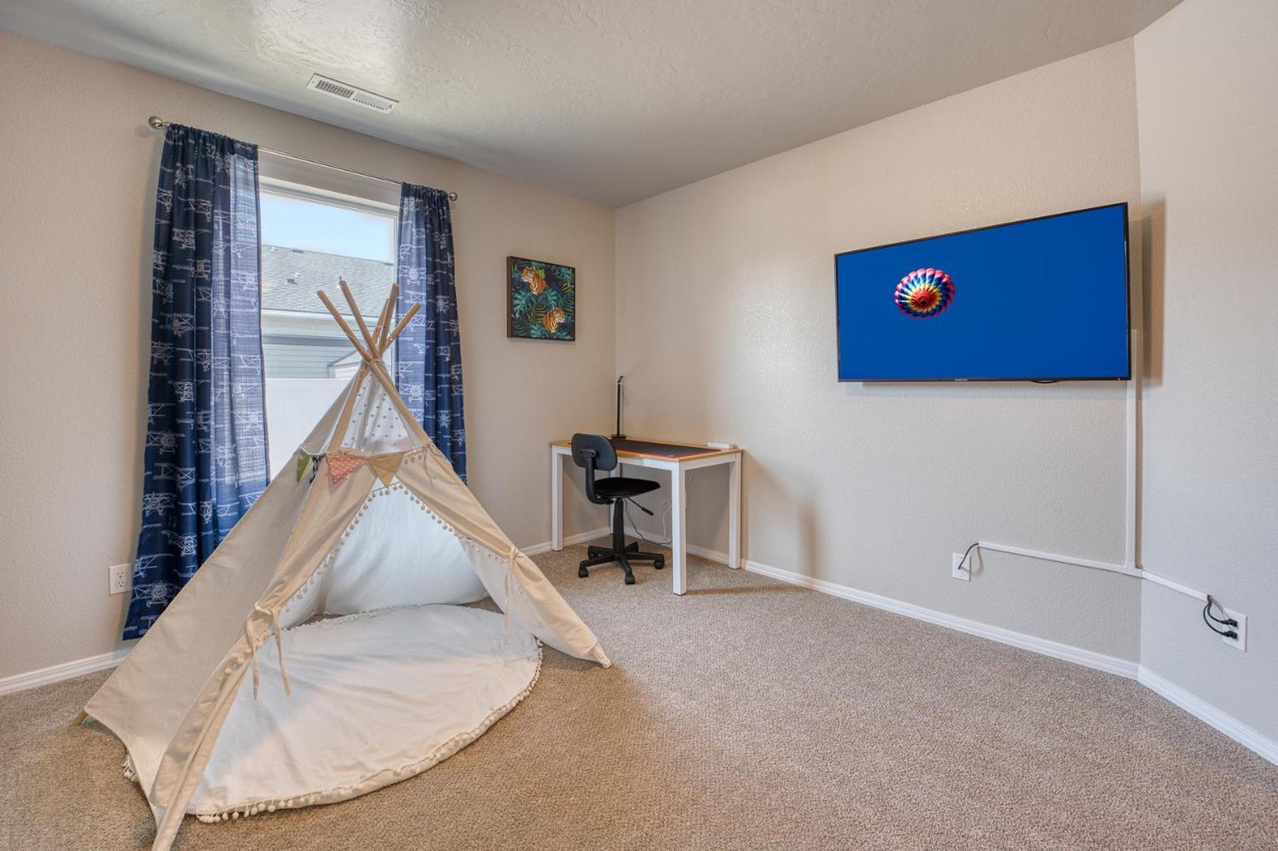Family Friendly Playroom Garage คาล์ดเวล ภายนอก รูปภาพ